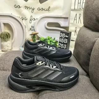 Adidas Velocstar काली रिफ्लेक्टिव लाइफस्टाइल स्नीकर