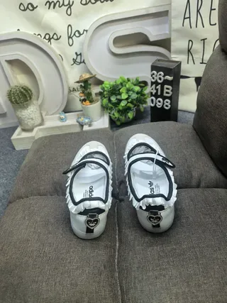 Adidas White Black Laceless Mary Jane Ruffled Strap Lifestyle Sneakers 8