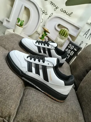 Adidas White Black Low-Top Perforated Toe Lifestyle Sneakers 7