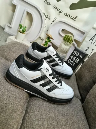 Adidas White Black Low-Top Perforated Toe Lifestyle Sneakers 9