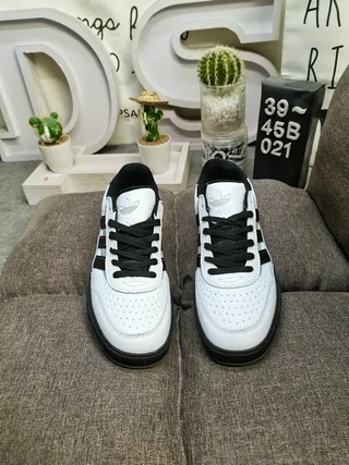 Adidas White Black Low-Top Perforated Toe Lifestyle Sneakers 10