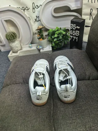 Adidas White Black Low-Top Three-Stripe Side Panel Lifestyle Sneakers 8