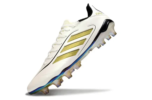 Adidas Botines de football low-cut blanc or avec rayures métalliques pour terrain ferme 3