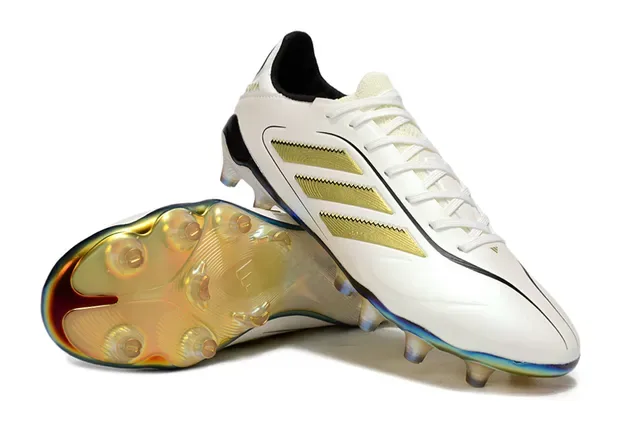 Adidas Botines de football low-cut blanc or avec rayures métalliques pour terrain ferme 4