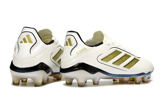 Adidas Botines de football low-cut blanc or avec rayures métalliques pour terrain ferme 5