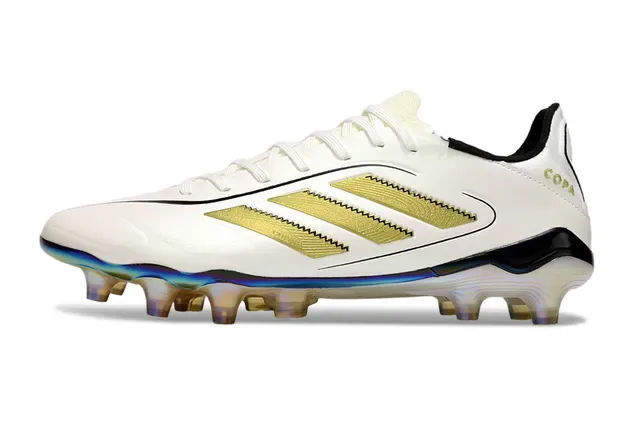 Adidas Botines de football low-cut blanc or avec rayures métalliques pour terrain ferme 7