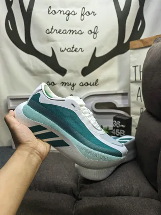 Adidas Zapatillas de correr blancas y verdes con upper de knit, midsole esculpido 5