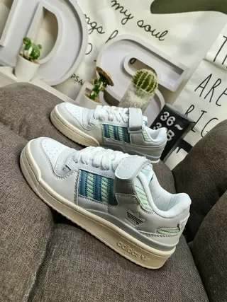 Adidas White Green Low-Top Velcro Strap Lifestyle Sneakers 7