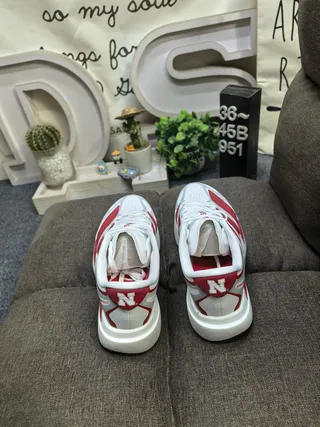 Adidas White Red Low-Top Lace-Up Perforated Mesh Upper Running Shoes 8