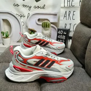 Adidas सफेद लाल प्लेटफॉर्म सोल लेयर्ड सिंथेटिक ओवरले चंकी स्नीकर्स