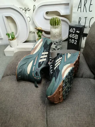 Adidas أبيض أحمر سولة منصة طبقات تركيبية متراكبة سنيكرز كثيفة 16