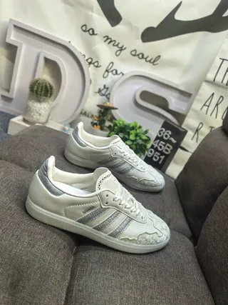Adidas White Silver Low-Top Glitter Stripe Detail Lifestyle Sneakers 9