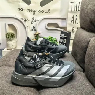 Adidas Y-3 काला चांदी नक्काशीदार मिडसोल मेश-सिंथेटिक हाइब्रिड अपर लाइफस्टाइल स्नीकर