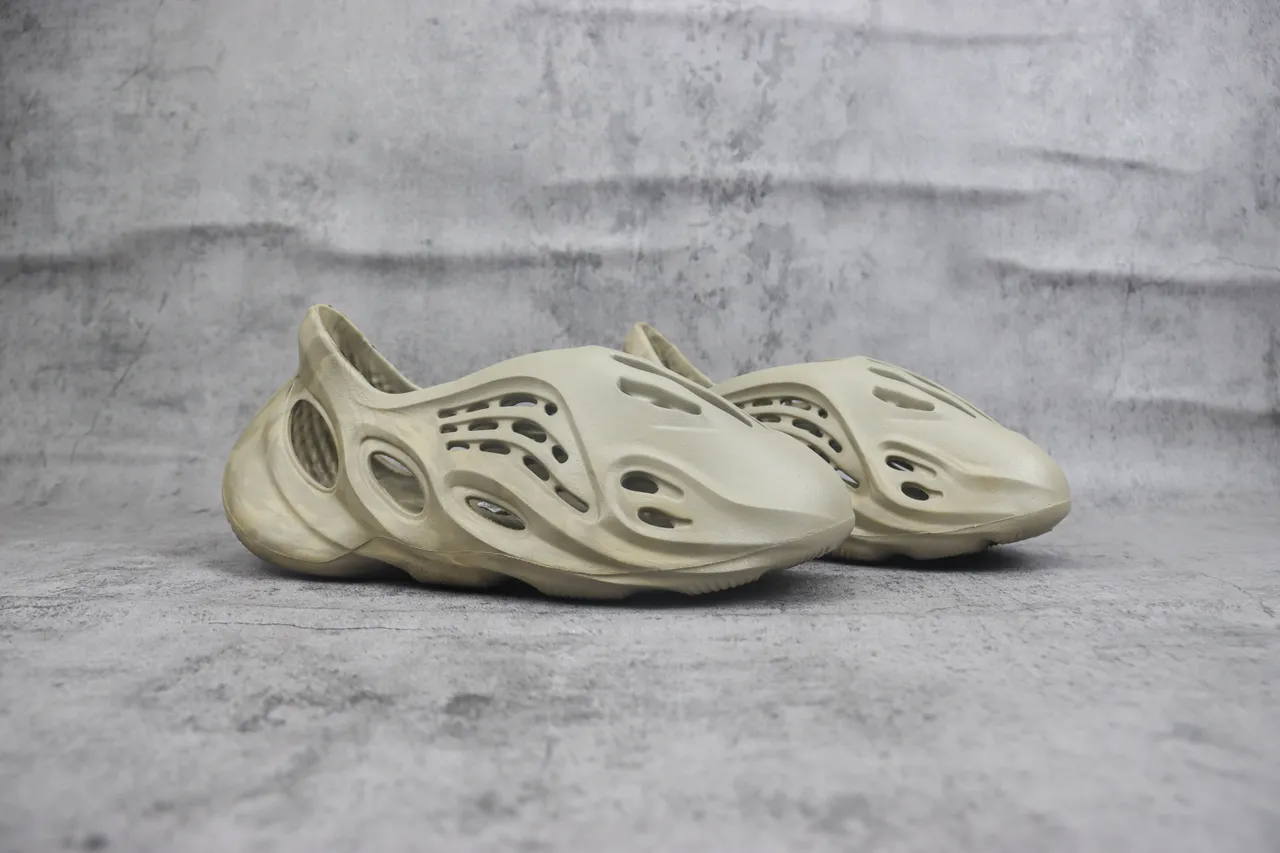 Adidas Yeezy Foam Runner Beige Lifestyle Sneakers 3