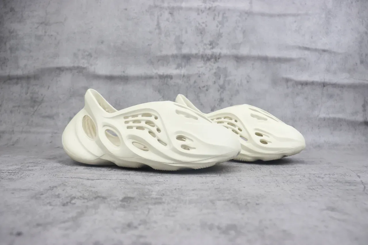 Adidas Yeezy Foam Runner Off-White Lifestyle Sneakers 3
