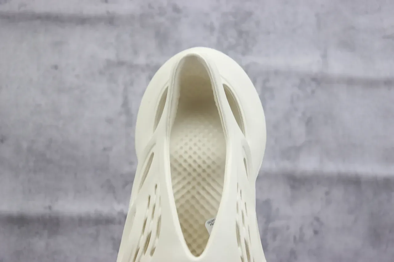 Adidas Yeezy Foam Runner Off-White Lifestyle Sneakers 4