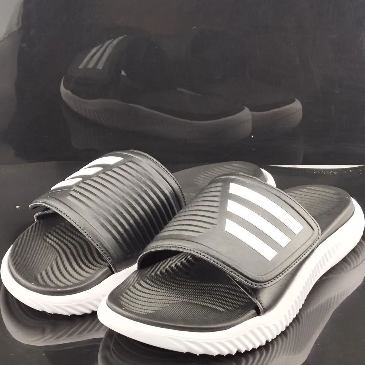 Adidas Yeezy Slide Noir et Blanc Sandales 2