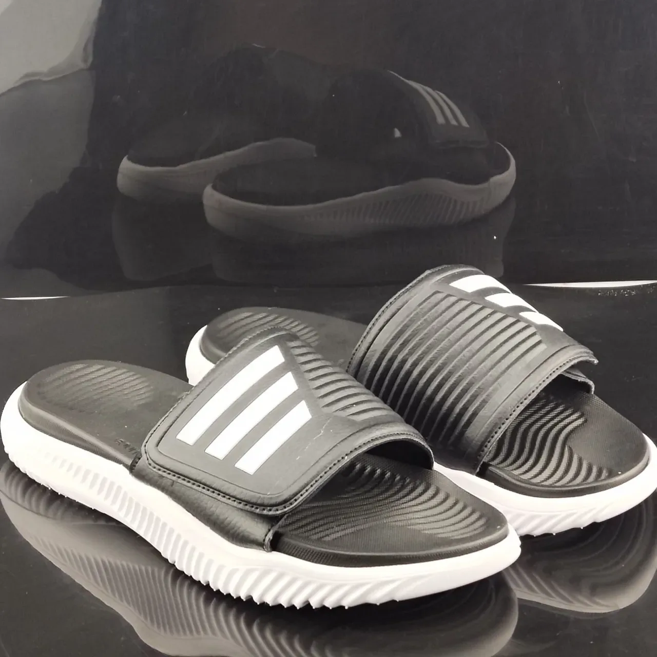 Adidas Yeezy Slide Noir et Blanc Sandales 4