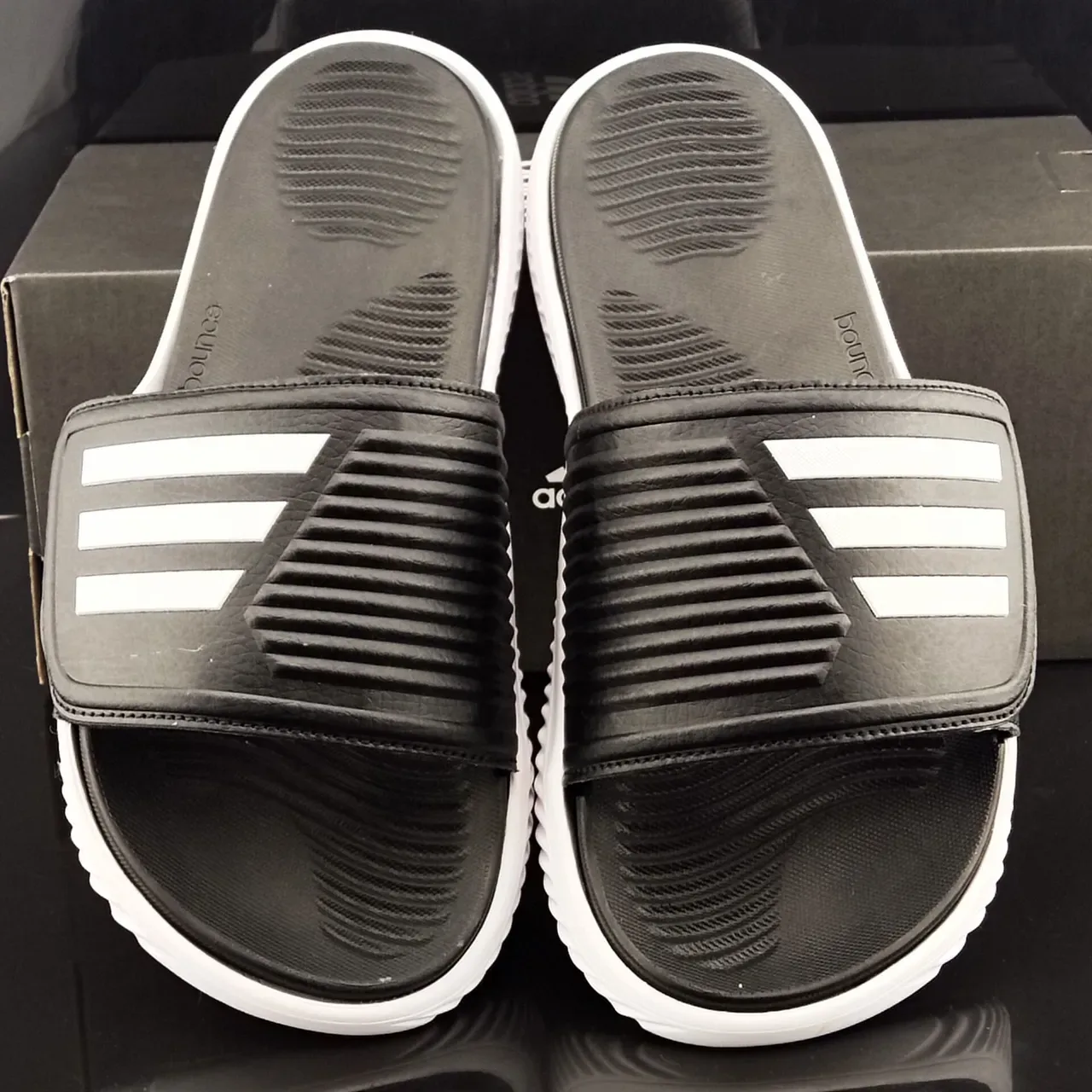 Adidas Yeezy Slide Noir et Blanc Sandales 5