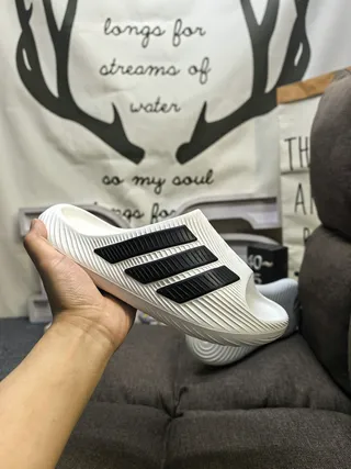 Adidas Yeezy Slide Black Molded Slipper 5