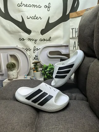 Adidas Yeezy Slide Black Molded Slipper 6
