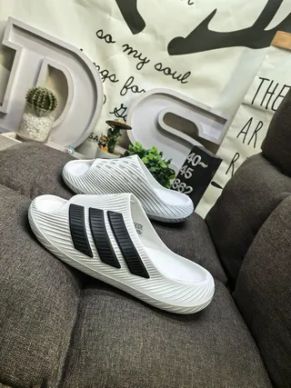 Adidas Yeezy Slide Black Molded Slipper 7