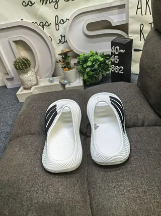 Adidas Yeezy Slide Black Molded Slipper 8