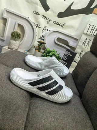 Adidas Yeezy Slide Black Molded Slipper 9
