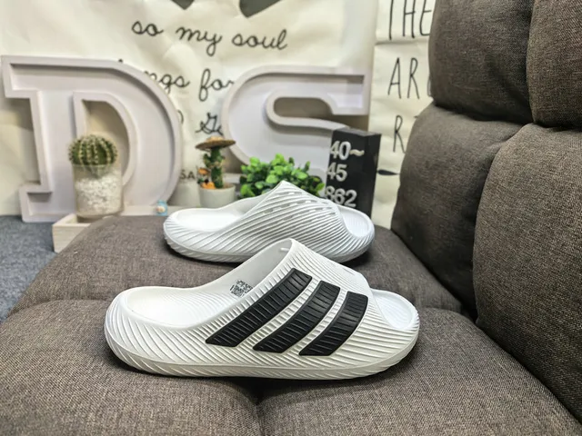 Adidas Yeezy Slide Black Molded Slipper 11