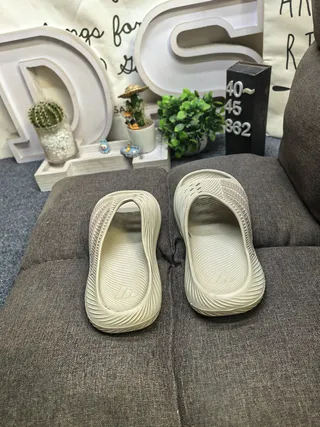 Adidas Yeezy Slide Black Molded Slipper 18