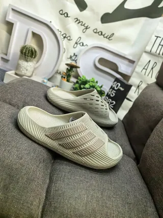 Adidas Yeezy Slide Black Molded Slipper 19