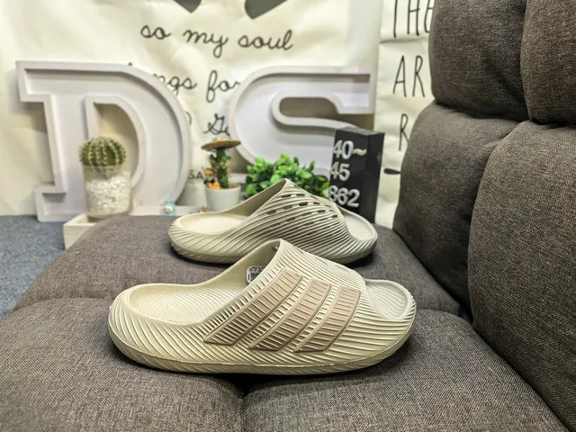 Adidas Yeezy Slide Black Molded Slipper 21