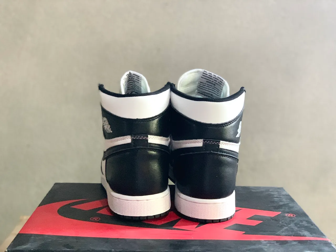 Air Jordan 1 Black and White High-Top Basketball Shoes 3
