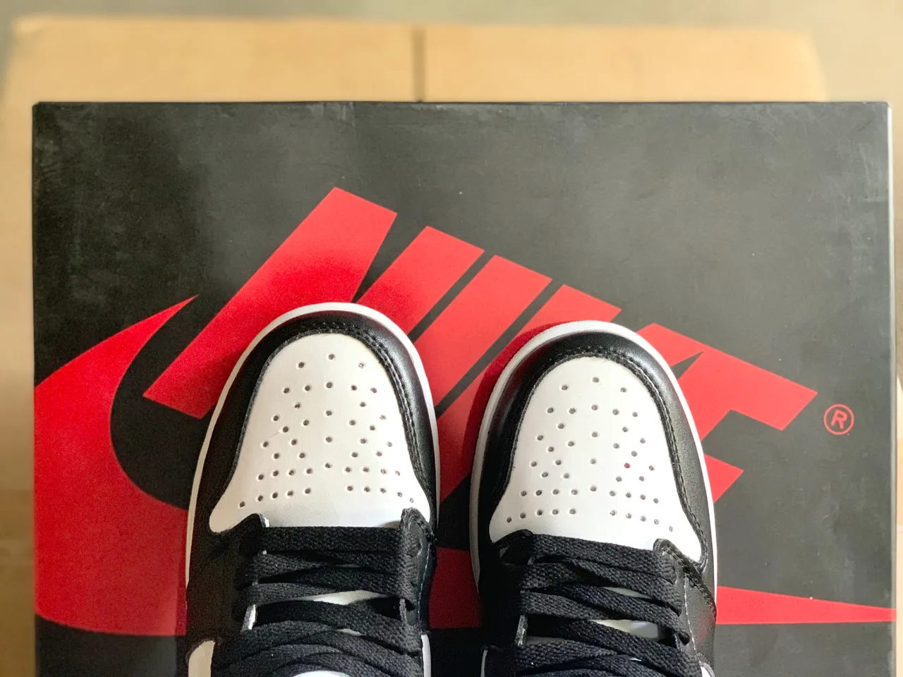 Air Jordan 1 Black and White High-Top Basketball Shoes 4