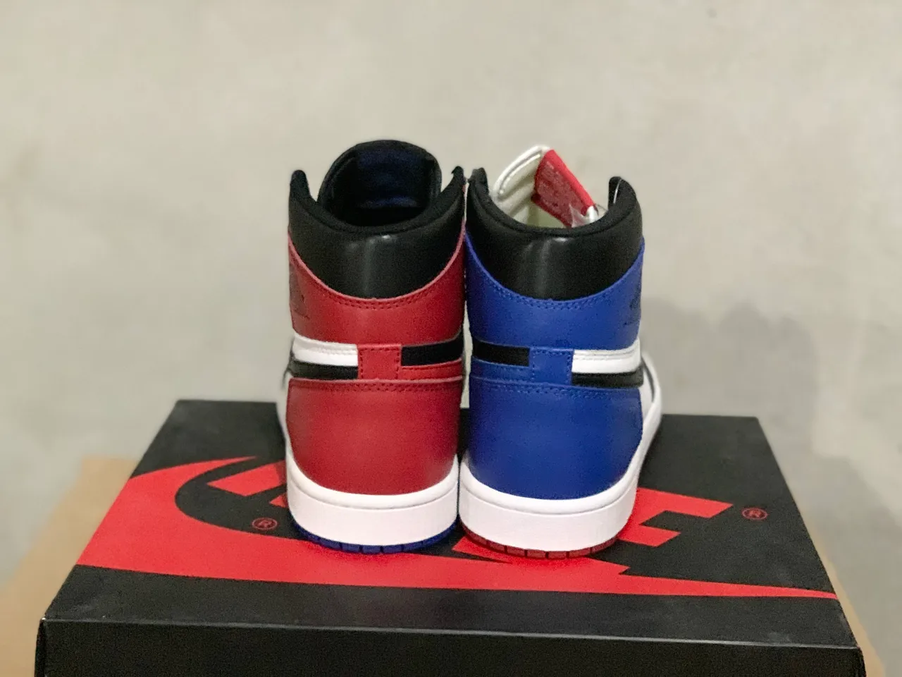 Air Jordan 1 Black Red High-Top Leather-Paneled Basketball Shoes 3