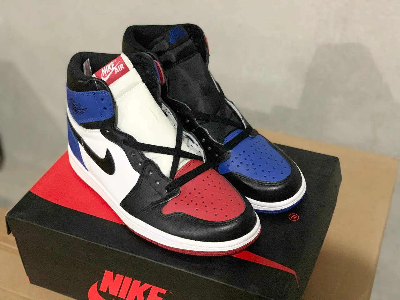 Air Jordan 1 Black Red High-Top Leather-Paneled Basketball Shoes 4