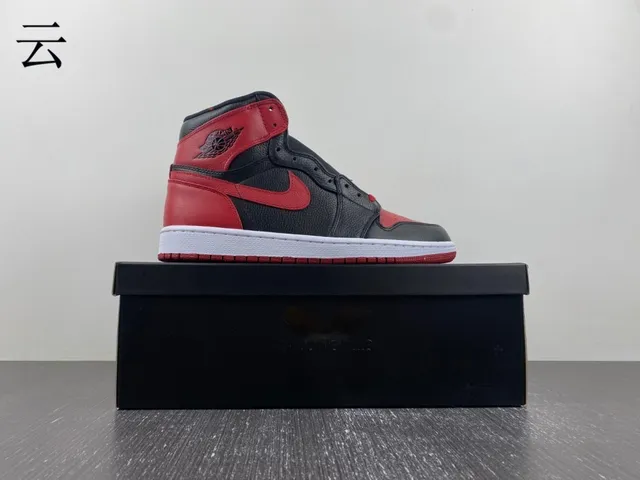 Air Jordan 1 High Black Red White Basketball Shoes 3