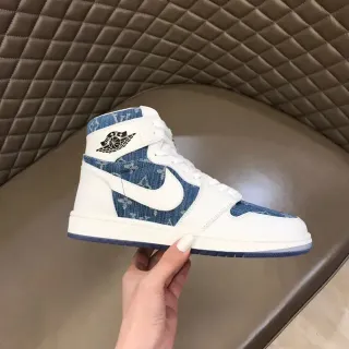 Air Jordan 1 High Tênis de Basquete Branco e Azul com Painéis de Denim