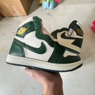 Air Jordan 1 High Forest Green and Cream Basketball Shoes