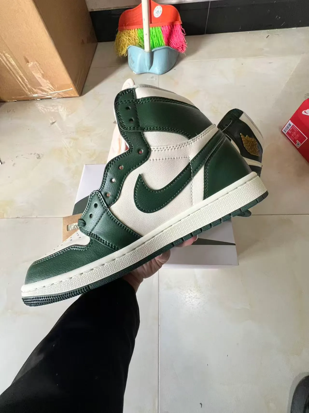 Air Jordan 1 High Forest Green and Cream Basketball Shoes 5
