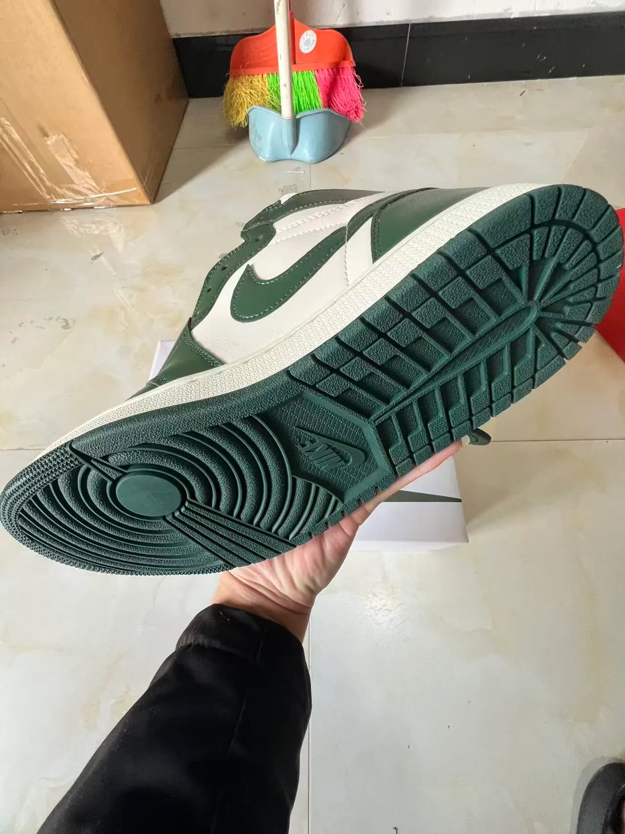 Air Jordan 1 High Forest Green and Cream Basketball Shoes 6