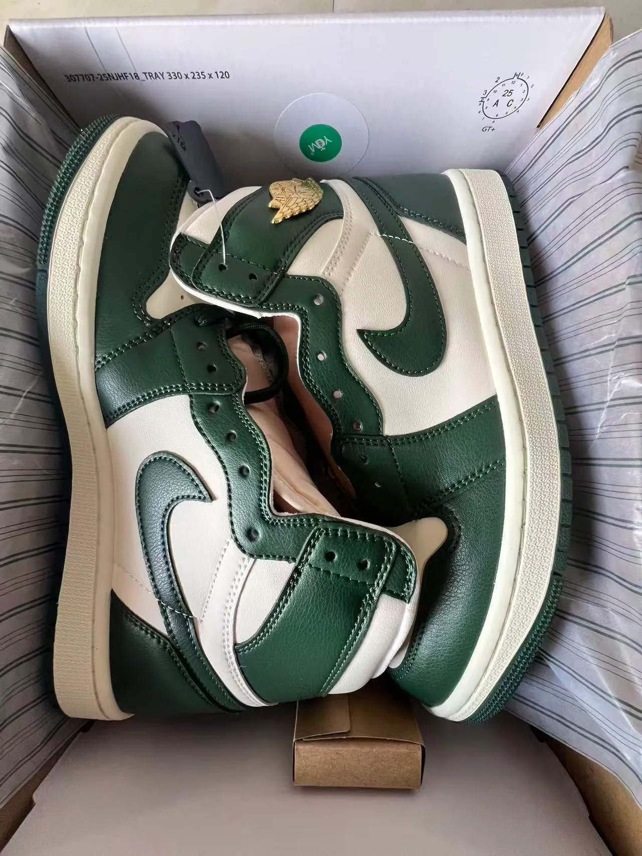 Air Jordan 1 High Forest Green and Cream Basketball Shoes 9