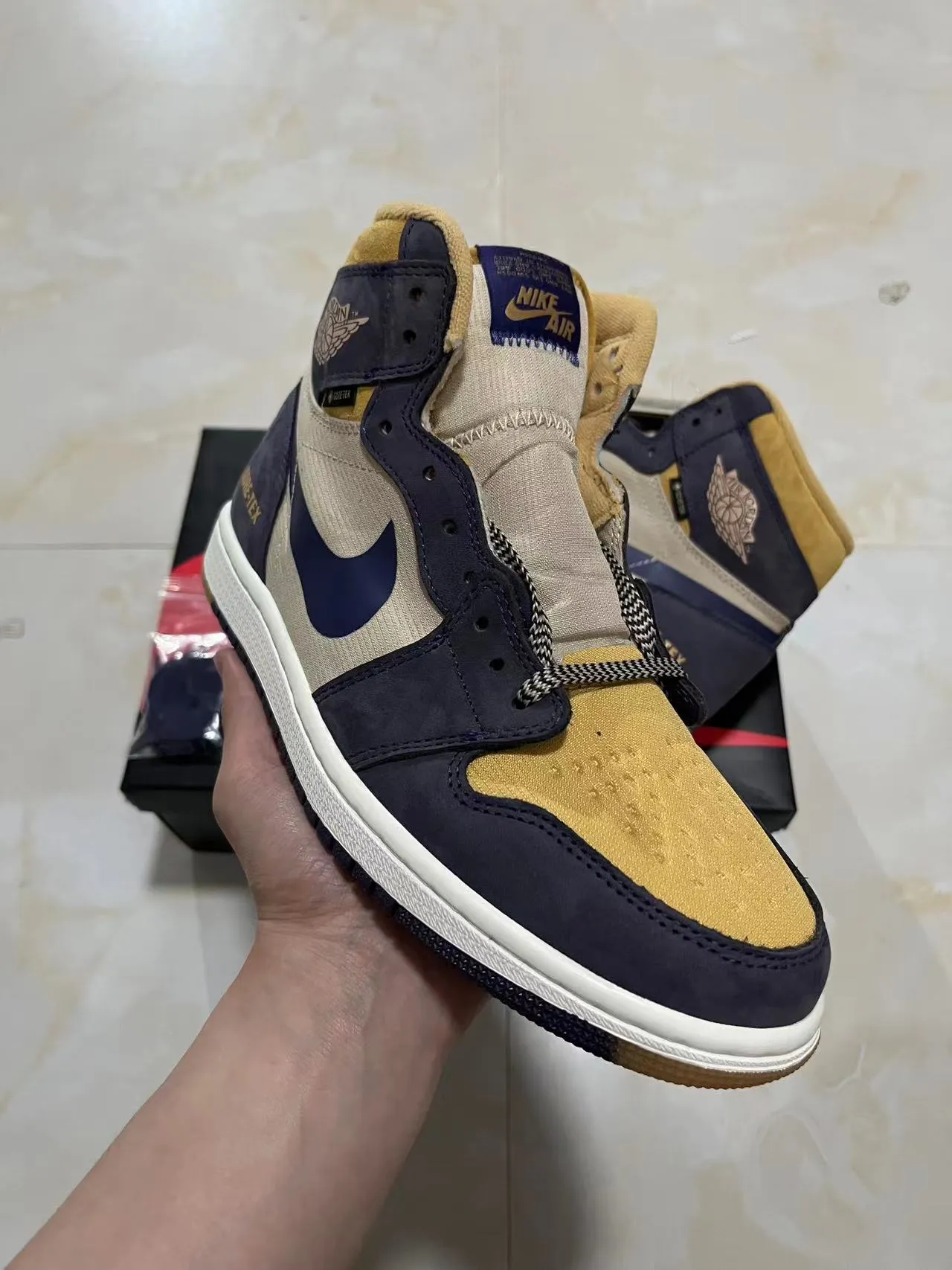 Air Jordan 1 High GORE-TEX Navy Beige Gold Basketball Shoes 2