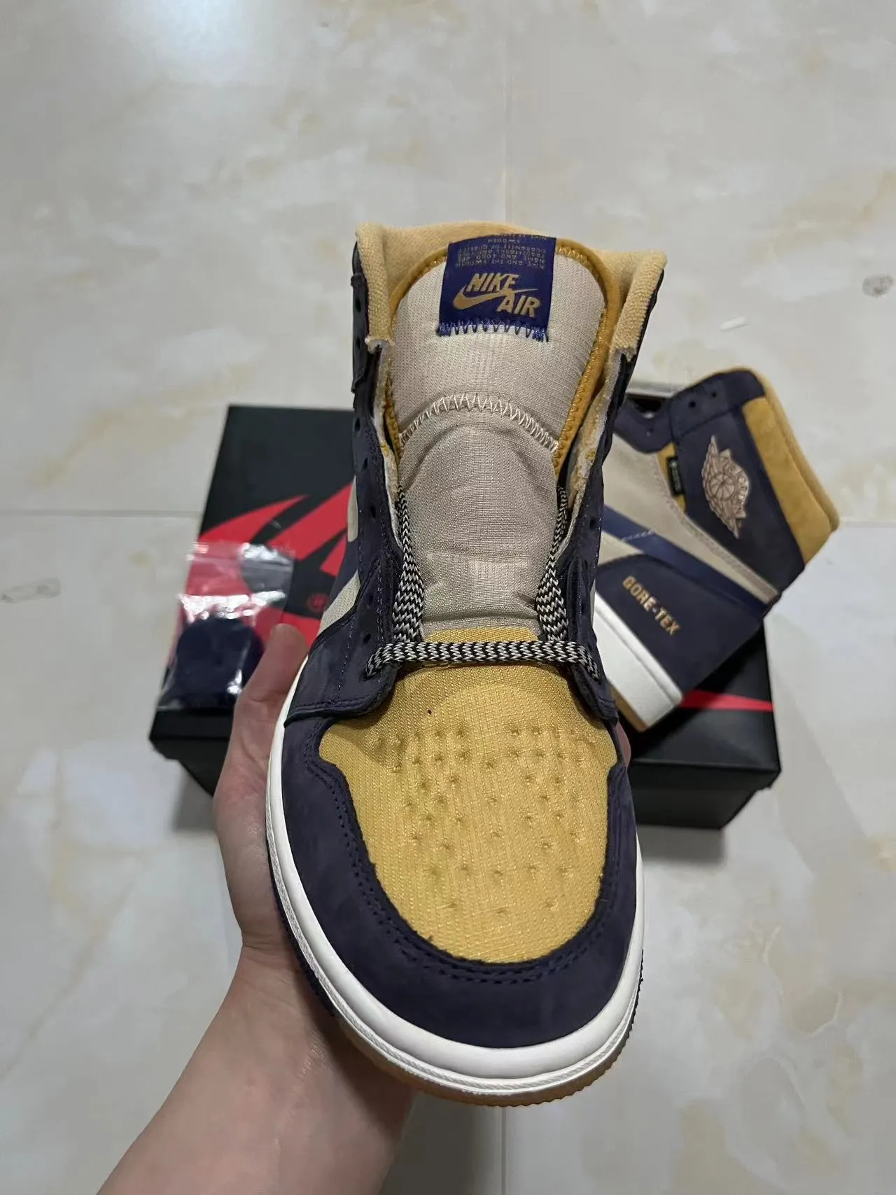 Air Jordan 1 High GORE-TEX Navy Beige Gold Basketball Shoes 3