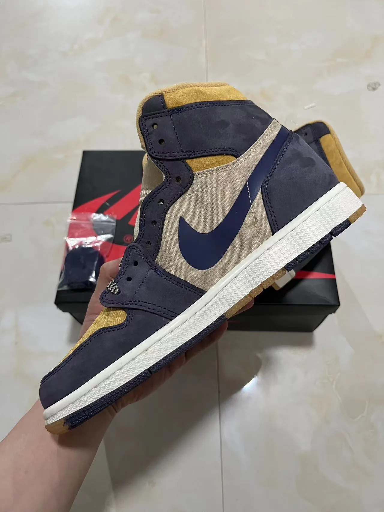 Air Jordan 1 High GORE-TEX Navy Beige Gold Basketball Shoes 5