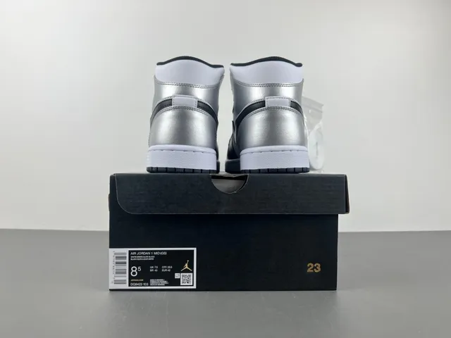 Air Jordan 1 High Prata metálica Preto Branco tênis de basquete 17