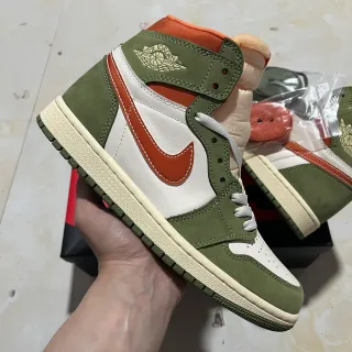 Air Jordan 1 High 橄榄绿白橙篮球鞋