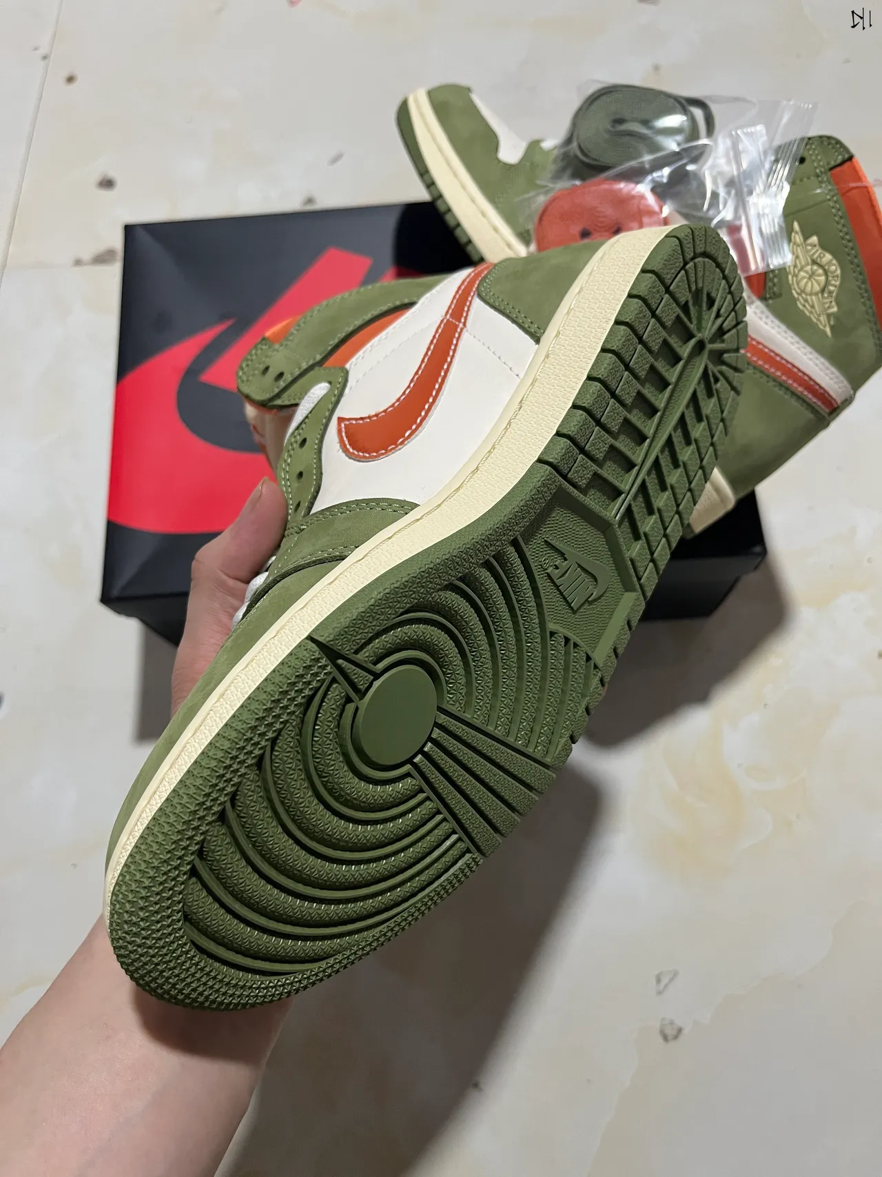 Air Jordan 1 High Olive Green White Orange Basketball Shoes 6