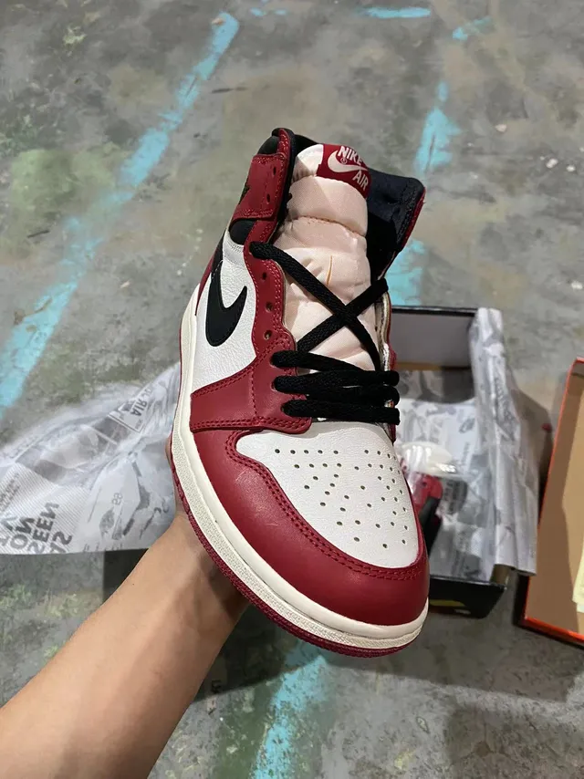 Air Jordan 1 High Red White Black Basketball Shoes 2