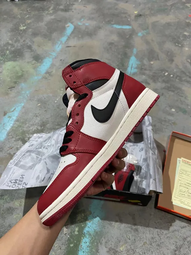 Air Jordan 1 High Red White Black Basketball Shoes 4